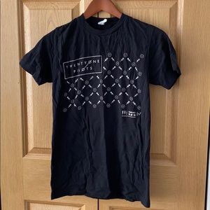 Women’s graphic tee
